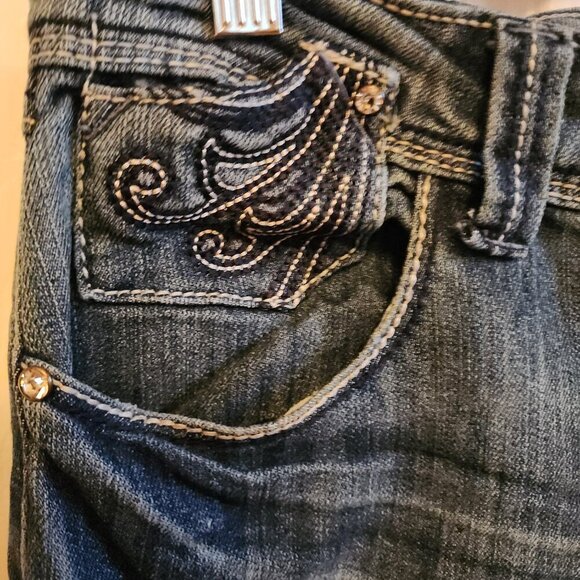 Almost Famous Destructed Jeans Size 11 - Picture 5 of 7